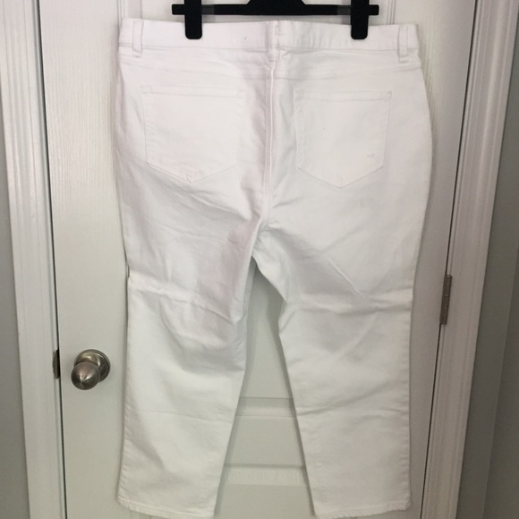 Plus size white jeans - Picture 2 of 9